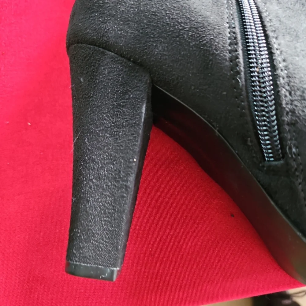 Hot Cakes Women's Size 9 1/2 Dark Grey Suede Heeled Boots with Buckle Detail - Picture 6 of 6
